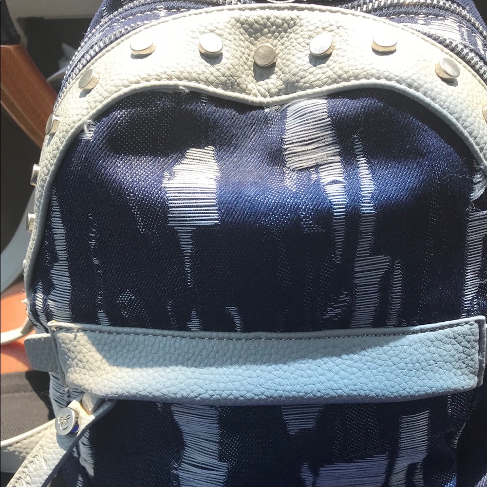 Sharing pic of my denim Sam Edelman backpack 💕💕